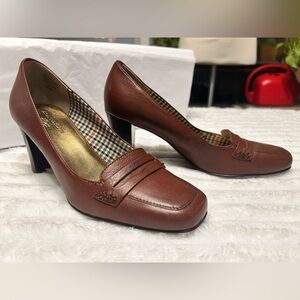 Like New AK Anne Klein iFlex Brown Leather Heels, Women’s Size 8.5
